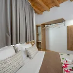 Deluxe Maisonette شقة *
